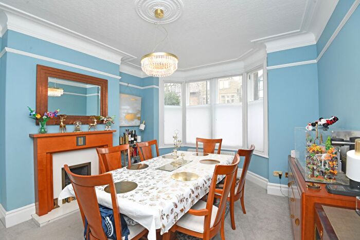 5 Bedroom End Of Terrace House For Sale In Kings Road, Harrogate, HG1