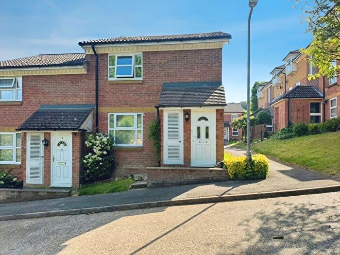 1 Bedroom Maisonette For Sale In Lower Furney Close, High Wycombe, Buckinghamshire, HP13