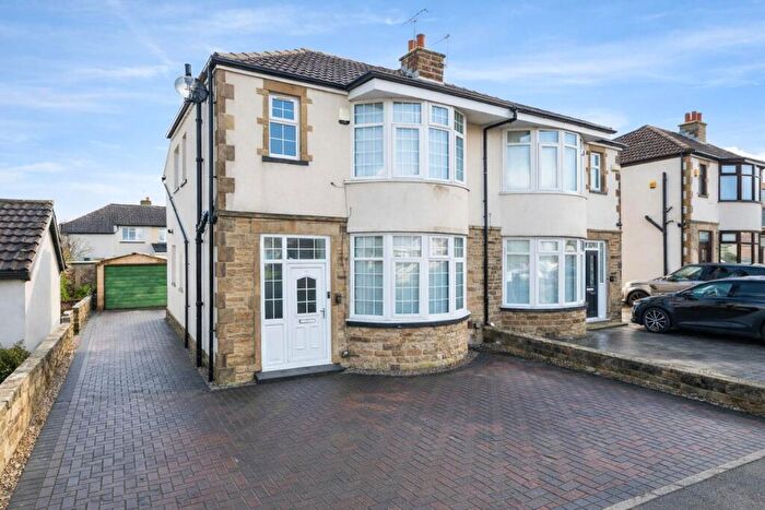3 Bedroom Semi Detached House For Sale In Bradford Road, Pudsey, LS28