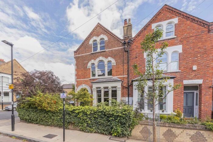 3 Bedroom Flat To Rent In Yerbury Road, London, N19