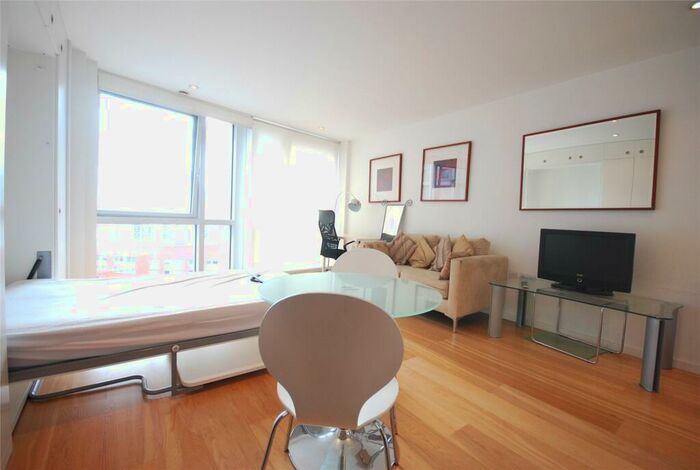 Flat To Rent In Ontario Tower, Fairmont Avenue, E14