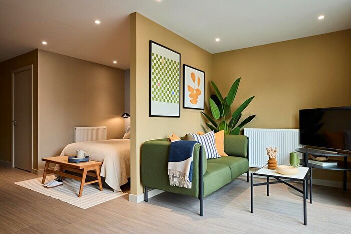 Apartment To Rent In Candleriggs, Trongate, Glasgow, G1