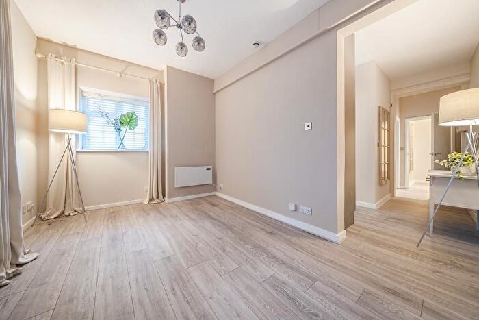 1 Bedroom Flat To Rent In Wycliffe Buildings, Bury Street, Guildford, GU2