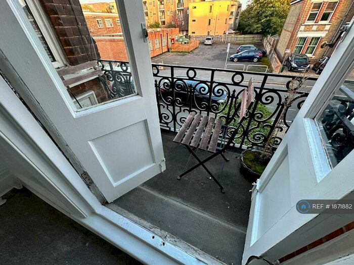 2 Bedroom Flat To Rent In Sidney Road, Beckenham, BR3