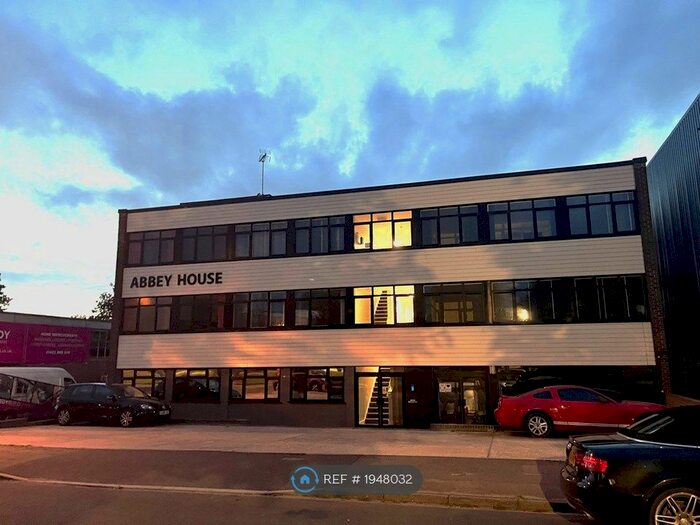 2 Bedroom Flat To Rent In Foundry Lane, Horsham, RH13