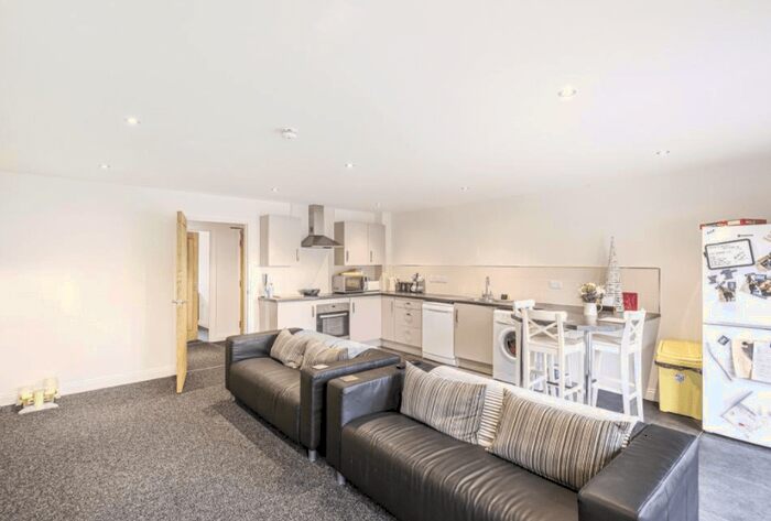 3 Bedroom Flat To Rent In Flat, Lord Tennyson House Rasen Lane, Lincoln, LN1