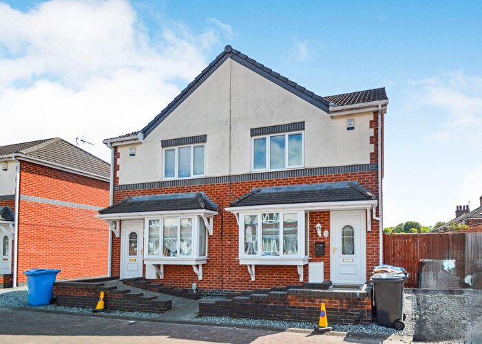 2 Bedroom Semi-Detached House To Rent In Tara Court, Hull, HU5