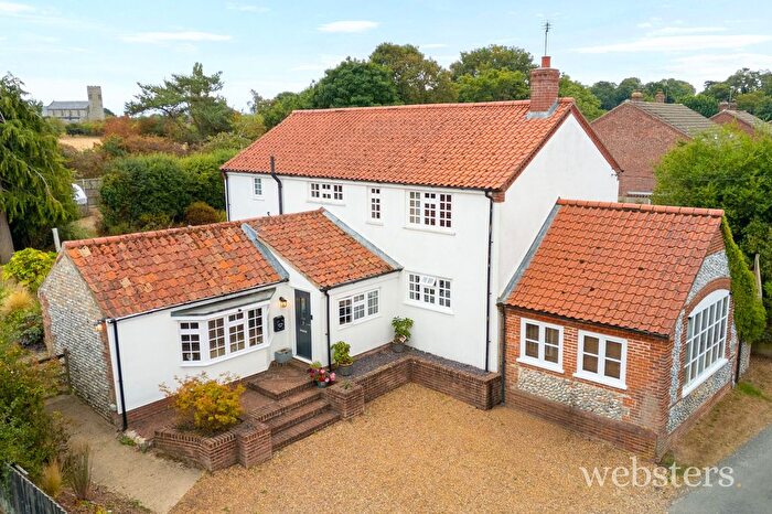 4 Bedroom Detached House For Sale In Old Turnpike Road, Roughton, NR11