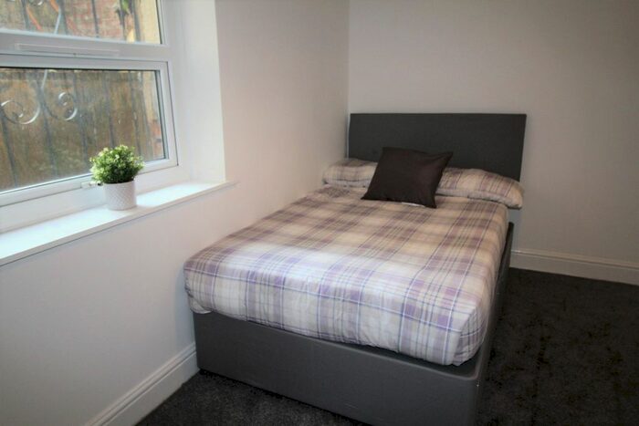 1 Bedroom Flat To Rent In Basement Flat, Hyde Park Terrace, LS6