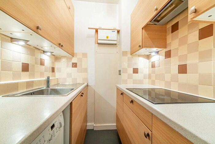 1 Bedroom Flat To Rent In Inverness Terrace, Bayswater, London, W2