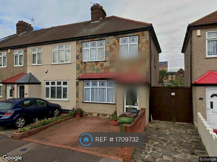 3 Bedroom End Of Terrace House To Rent In Lamberhurst Road, Dagenham, RM8