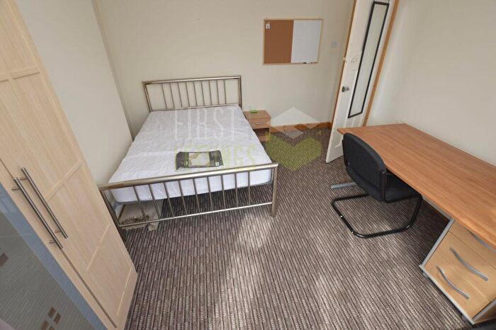 3 Bedroom Semi Detached House To Rent In Gainsborough Road, Clarendon Park, LE2