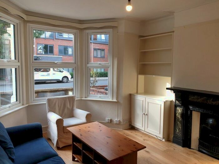 2 Bedroom Flat To Rent In Larden Road, London, W3