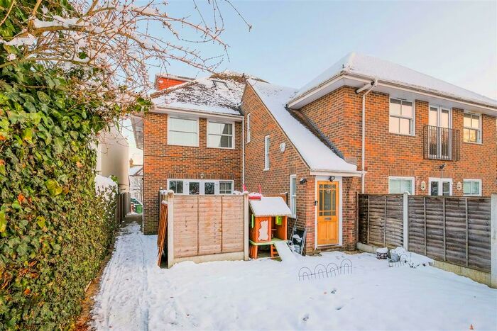 1 Bedroom Flat To Rent In Badger Court, Larkshall Road, Chingford, E4