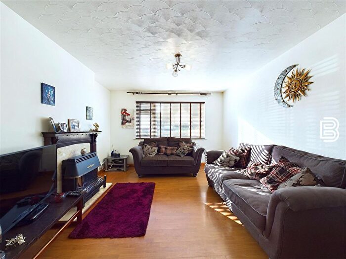 2 Bedroom Semi-Detached Bungalow For Sale In Collingwood Avenue, Bilton, Rugby, CV22