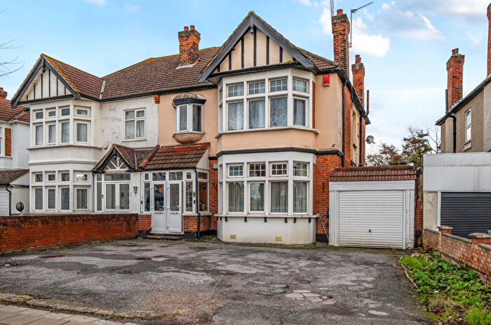 2 Bedroom Apartment For Sale In Cranbrook Road, Ilford, IG1