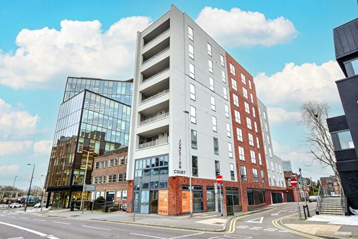 1 Bedroom Flat For Sale In Junction Court, Station Road, Watford, Hertfordshire, WD17