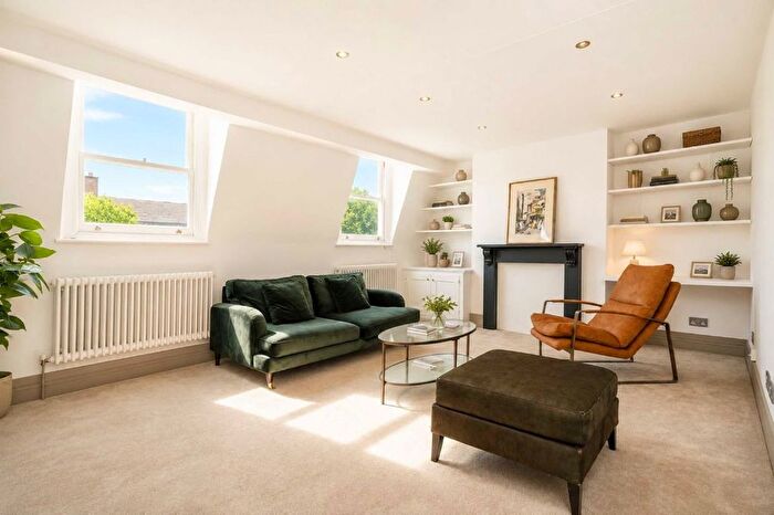 2 Bedroom Flat For Sale In Cornwall Crescent, North Kensington, W11