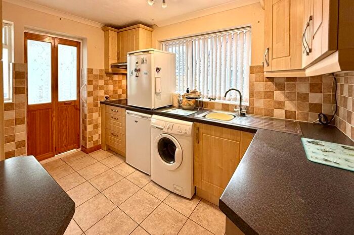 2 Bedroom Semi-Detached Bungalow For Sale In Village Way, Hamstreet, Ashford, TN26 - Photo 3