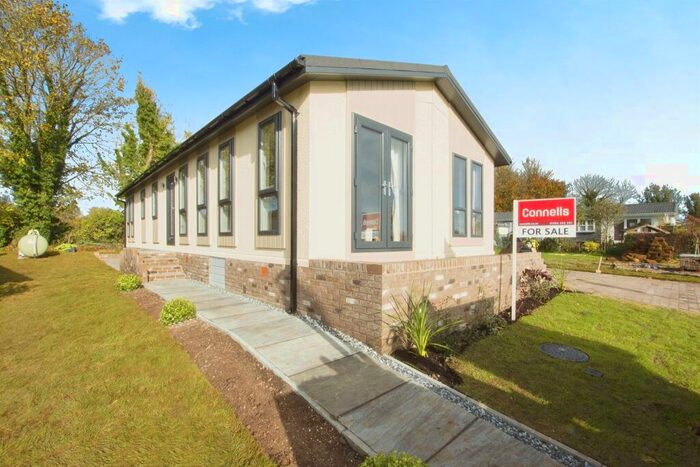 2 Bedroom Park Home For Sale In London Road, Stockbridge, SO20