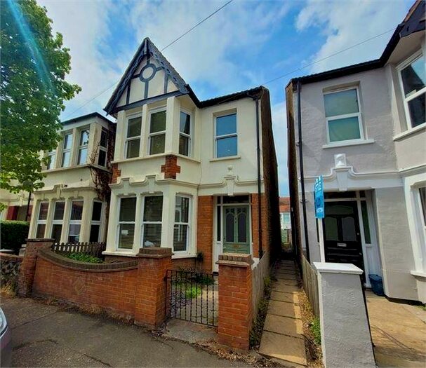 4 Bedroom End Of Terrace House To Rent In Leighton Avenue, Leigh On Sea, Leigh On Sea, SS9