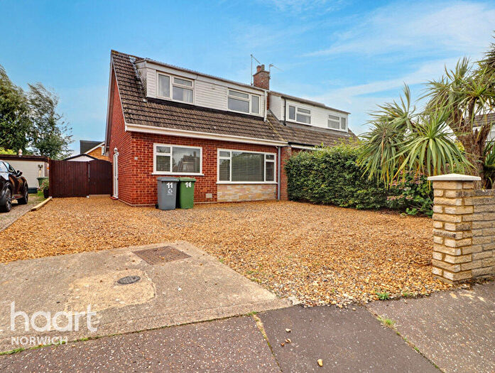 3 Bedroom Semi-Detached House For Sale In South Gage Close, Norwich, NR7