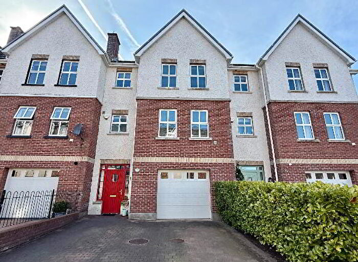 4 Bedroom Mid TownHouse For Sale In Waterfoot Park, Derry, BT47