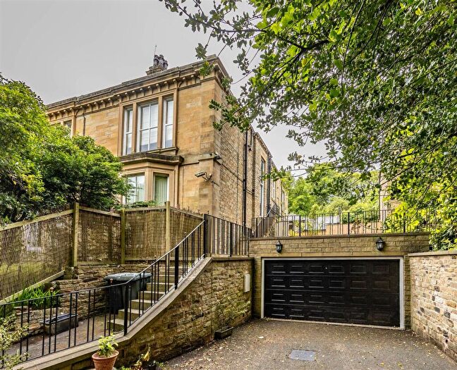 3 Bedroom Property For Sale In Halifax Road, Huddersfield, HD3