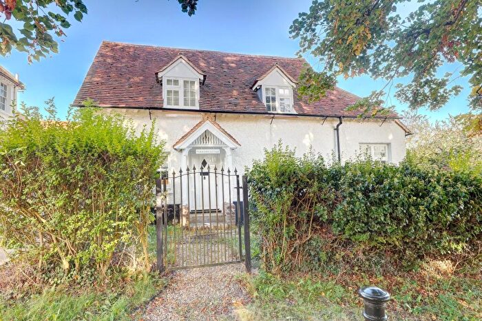 2 Bedroom Detached House For Sale In Amersham Road, High Wycombe, Buckinghamshire, HP13