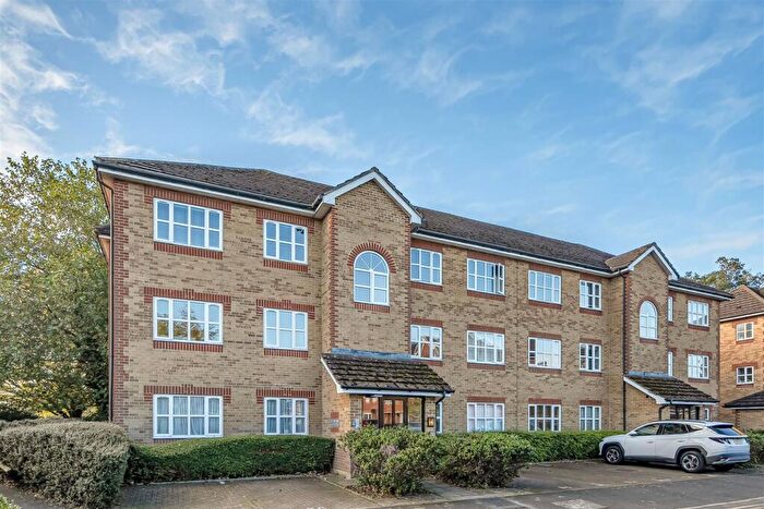 2 Bedroom Apartment For Sale In Elliotts Way, Caversham, Reading, RG4