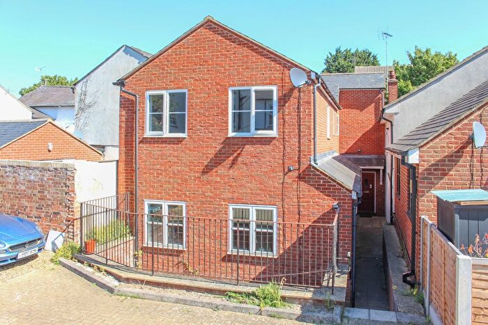 1 Bedroom Flat For Sale In Tysons Court, New Road, Linslade, LU7