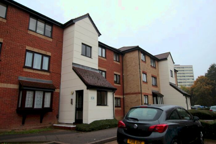 Studio To Rent In Magpie Close, Enfield, EN1