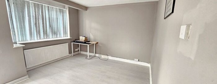 4 Bedroom Semi Detached House To Rent In Dell Road, West Drayton, UB7