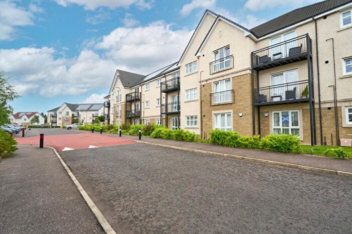 2 Bedroom Apartment To Rent In Ferniesyde Court, Larbert, FK2