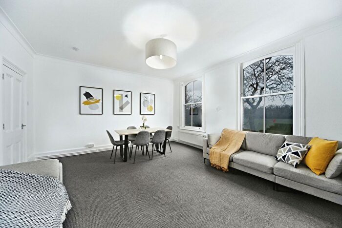 3 Bedroom Flat To Rent In Bellevue Road, London, SW17