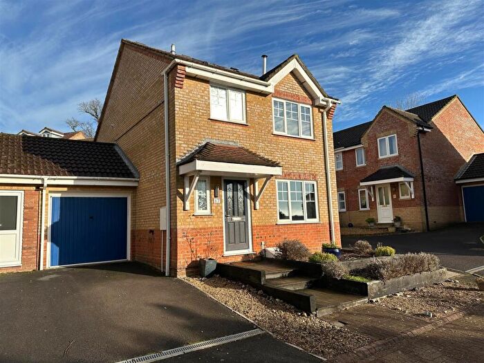 4 Bedroom Detached House For Sale In Evans Close, Chippenham, SN15