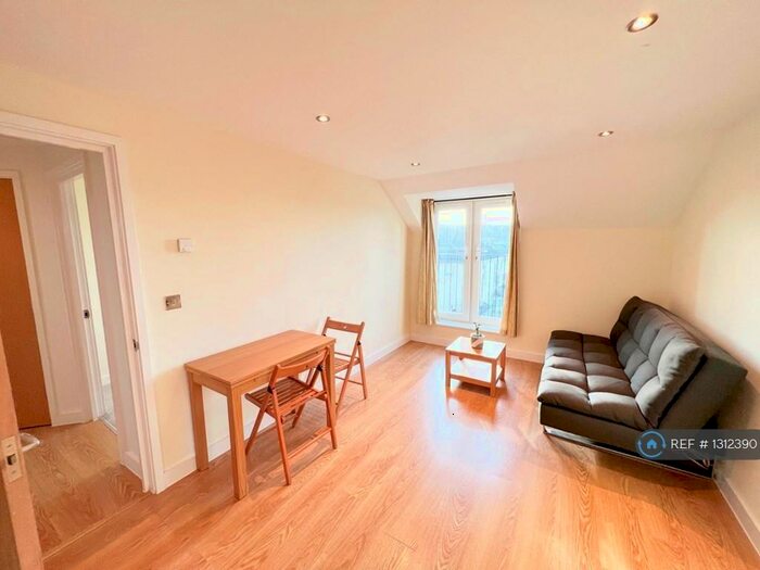 2 Bedroom Flat To Rent In Savoy Road, Bristol, BS4