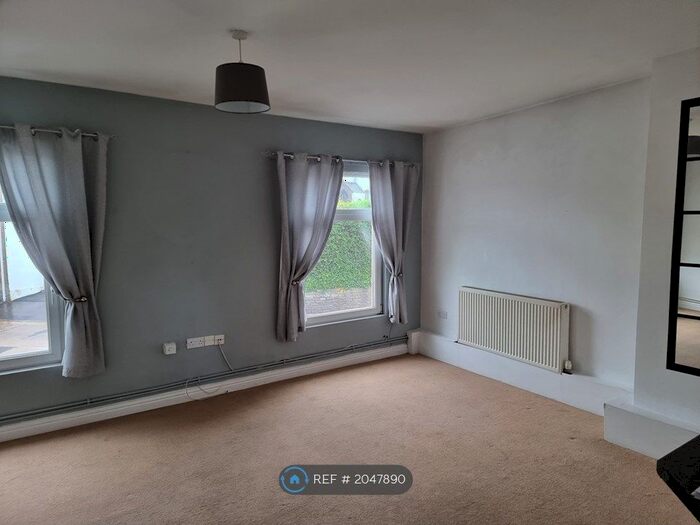 2 Bedroom Flat To Rent In Crynant, Neath, SA10