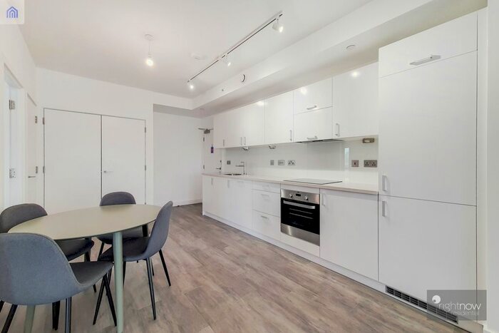 2 Bedroom Flat To Rent In Millet Place, London, E16