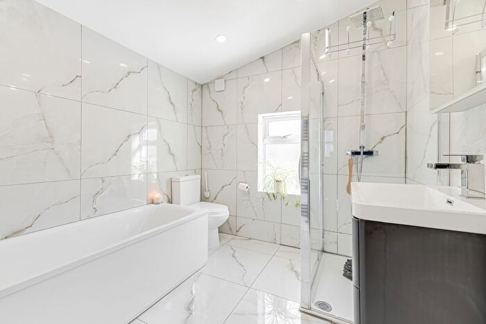 2 Bedroom Detached House To Rent In Brunswick Park Road, London, N11