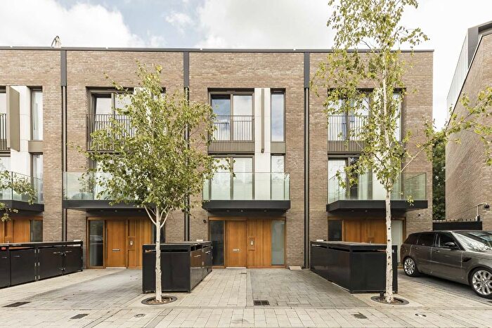 5 Bedroom Property To Rent In Bourke Close, London, SW4