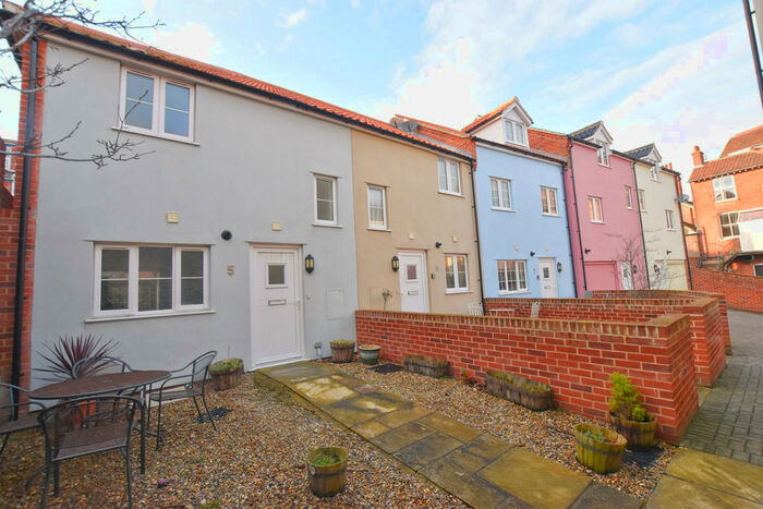 2 Bedroom End Of Terrace House To Rent In Church Street, Cromer, NR27