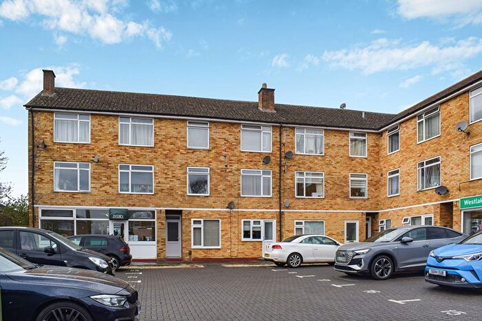 2 Bedroom Flat To Rent In Spencer Avenue, Yarnton, Kidlington, OX5