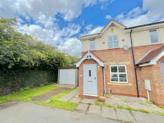 2 Bedroom Town House To Rent In Kirkby Mill View, Kirkby-In-Ashfield, Nottingham, NG17