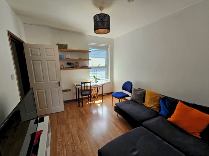 3 Bedroom Flat To Rent In Hazeleigh Avenue, Southampton, SO19