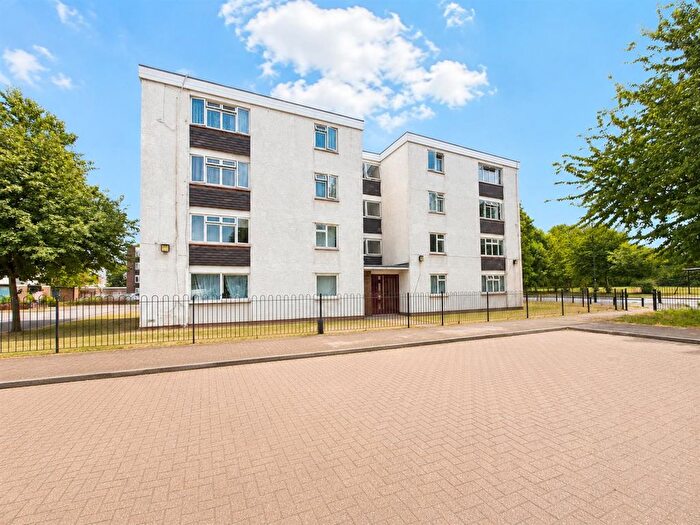 2 Bedroom Flat For Sale In Convent Way, Southall, UB2