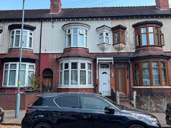 3 Bedroom Terraced House For Sale In Golds Hill Gardens, Birmingham, B21