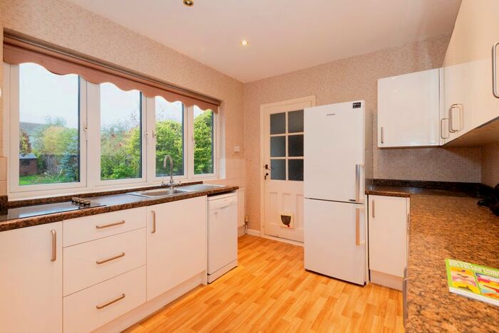 2 Bedroom Bungalow For Sale In Leewood Way, Effingham, Leatherhead, Surrey, KT24
