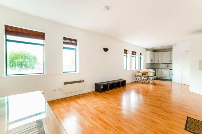 1 Bedroom Flat For Sale In Jedburgh Road, Plaistow, London, E13