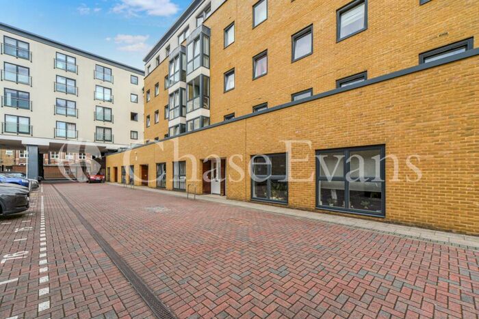 Flat For Sale In Forge Square, Isle Of Dogs, London, E14